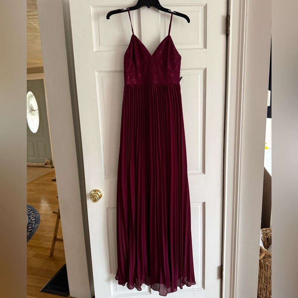NWT Lulu’s Pleated Maxi Dress